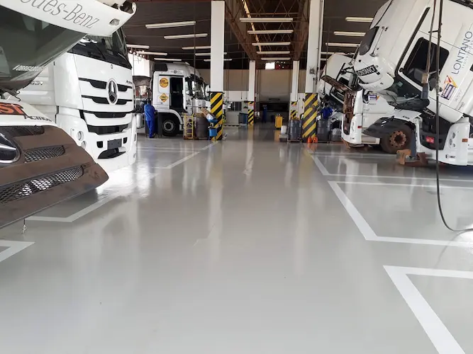 piso industrial epóxi em galpão logístico com tráfego pesado em Rondonópolis MT