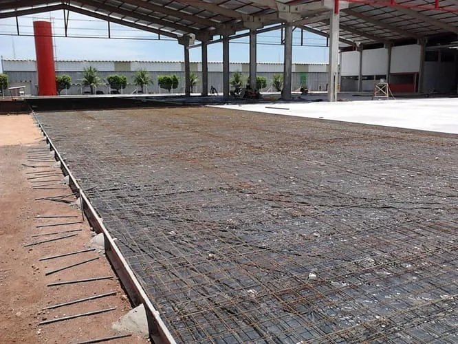 telhado metálico industrial em Cuiabá Mato Grosso com estrutura metálica para galpão em execução