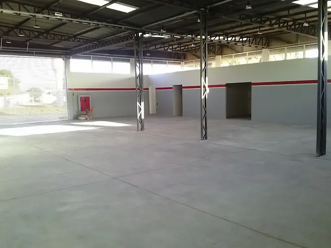 Galpão industrial antes da aplicação de piso epóxi em Campos de Júlio MT