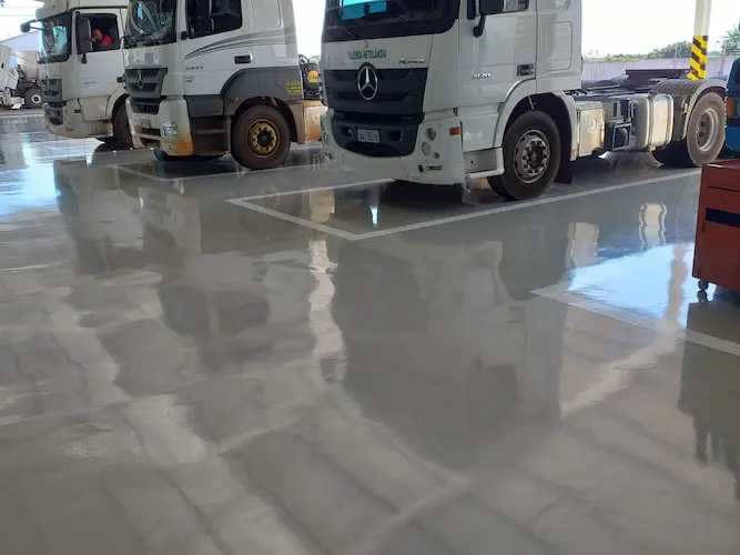 Revestimento epóxi industrial em Nova Mutum com alto brilho e resistência a abrasão