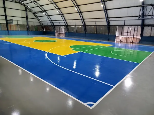 reforma de quadra poliesportiva em Cuiabá com pintura técnica profissional
