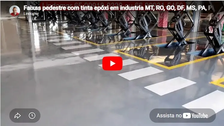 Pintura de faixas de pedestre com tinta epóxi em área industrial