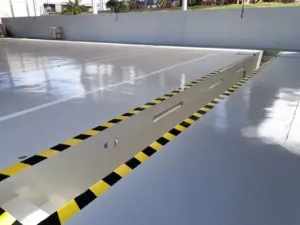 Pintura de segurança NR12 em Cuiabá MT com sinalização industrial para proteção operacional e áreas de risco