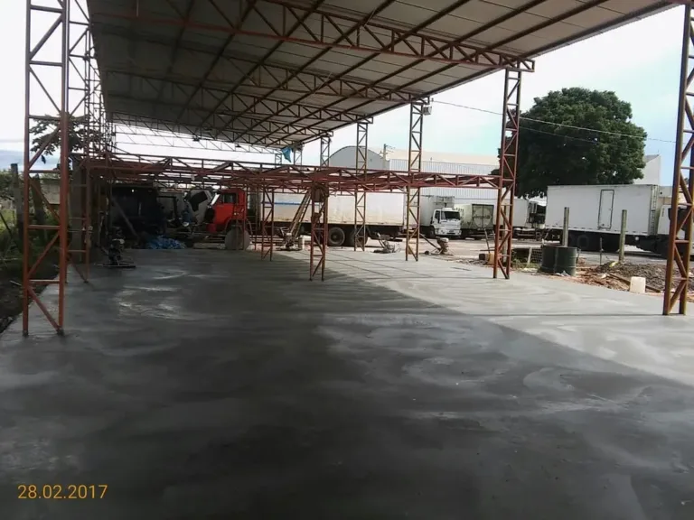 Serralheria industrial em Cuiabá MT com estrutura metálica industrial e execução para galpões e ambientes do agronegócio